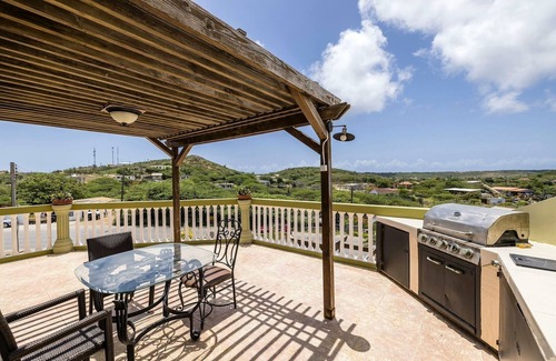 Willemstad Apartment | A Central 2nd floor 1 bedroom apartment with a nice balcony view & a nice pool.
