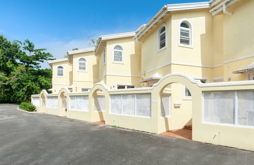 Folkestone House | A charming blend of comfort and sophistication in this near-the-beach townhouse