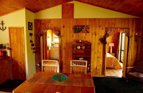 Raglan House | A Cosy Bach in the heart of Raglan, 'WHARE AROHA' Check in 2pm Check out 11am.