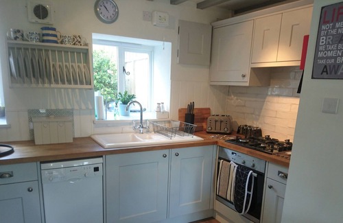 Stow-on-the-Wold Cottage | A cottage in Stow on the Wold quiet yet close town, garden & private parking.