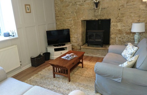 Stow-on-the-Wold Cottage | A cottage in Stow on the Wold quiet yet close town, garden & private parking.