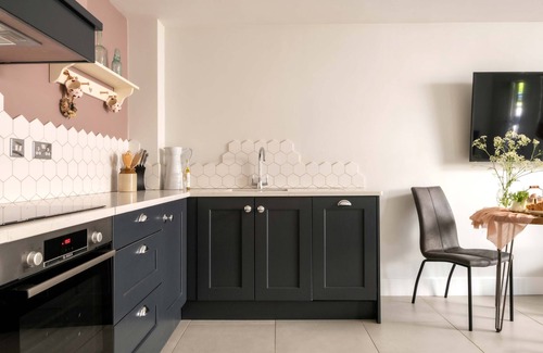Carlisle Cottage | A cottage that sleeps 2 guests in 1 bedroom