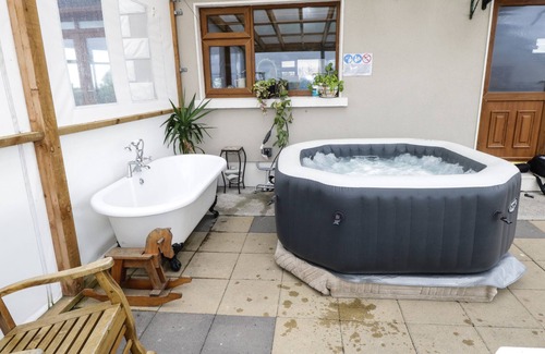 Turloughmore Cottage | A COUNTRY VIEW COTTAGE, family friendly in Athenry, County Galway