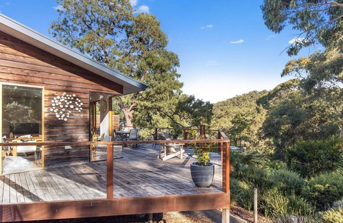 Lorne House | A Cozy 4BR Located in the Charming Coastal Town of Lorne