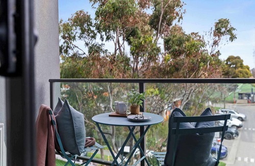 Kensington Apartment | A Cozy Apt Near to Flemington Races, FREE Parking