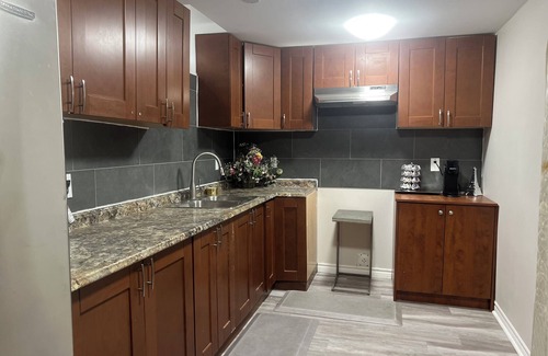 Lisgar Apartment | A Cozy Oasis