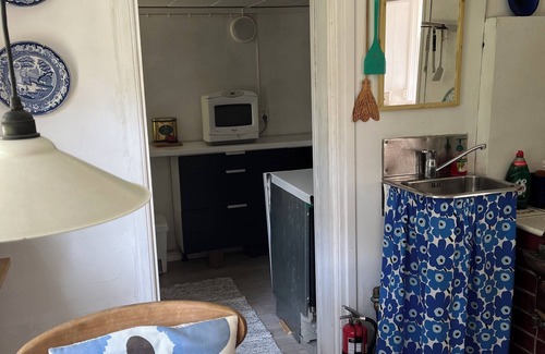 Loviisa Cottage | A cozy traditional seaside cottage for 2+child. Sauna, use of hot tub & row boat