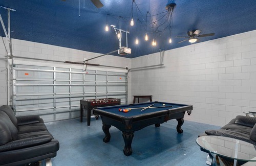 Solana House | A Dash of Magic! Family & Pet Friendly w Hot Tub, Pool, & Game Rm!