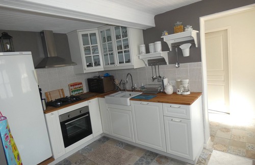 Estampes House | à Dassabet, a gite with garden, patio and swimming pool in rural setting