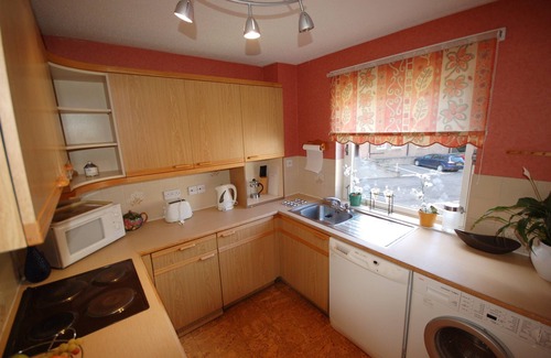 West End Apartment | A Delightful 2 Bedroom 2 Bathroom City Apartment in Picturesque Location