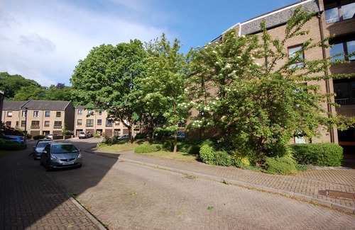 West End Apartment | A Delightful 2 Bedroom 2 Bathroom City Apartment in Picturesque Location
