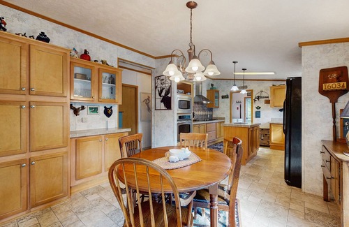 North Woodstock House | A dog (and your) paradise near town, skiing, hiking & local attractions