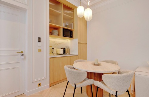 Madeleine Apartment | A Elegant 1-BR/1BA with Services in La Madeleine - Opéra