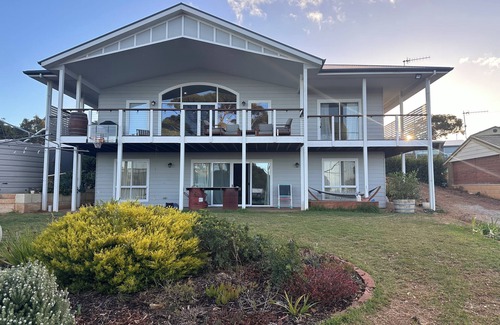 Port Lincoln House | A family friendly house with breath-taking sea views in a great location.