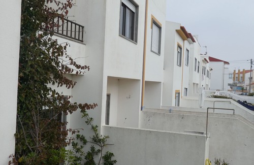 Praia de Santa Cruz Villa | A few meters from a magnificent beach for surfing.