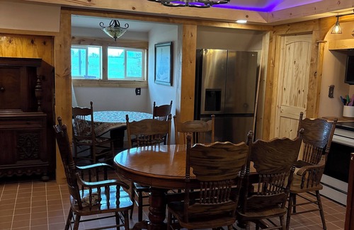 Nauvoo Cottage | A four bedroom hobbit hole style home five minutes from historic Nauvoo Illinois