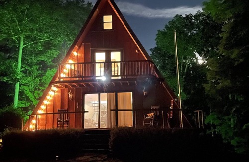 Bellmore House | A- frame on 5 acres 5 mins from large lake.