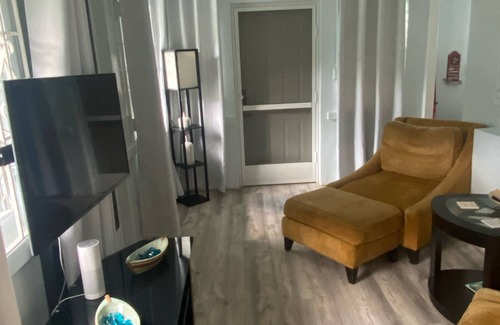 Estate Upper John Dunko Apartment | A Gem in the Hills - Your Secret Place From Home