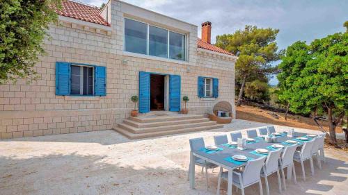Pucisca Villa | A gorgeous villa on a private property on the island Brač