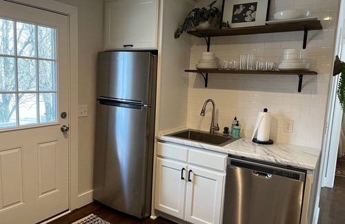 Edgehill Apartment | A Great Apartment In The Middle Of It All!
