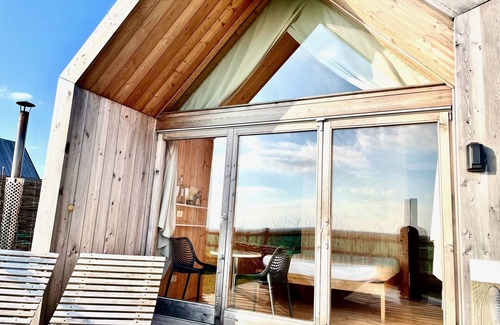 Brightlingsea Cottage | A hobbes field accommodation that sleeps 2 guests in 1 bedroom