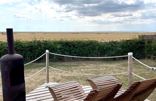 Brightlingsea Cottage | A hobbes field accommodation that sleeps 2 guests in 1 bedroom