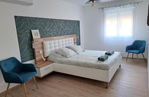 Saint-Medard-de-Guizieres House | A la source