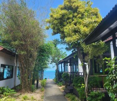 Bang Po Hotel | A Little Bungalows By Beach