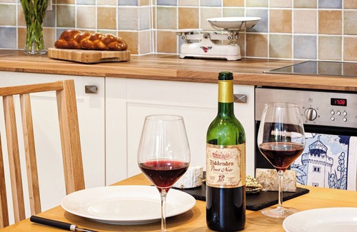 St Margaret's at Cliffe Cottage | A lovely, modern apartment just 350 yards from the beach.