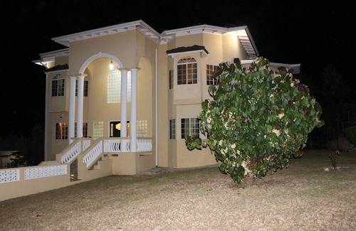 IronShore Estates Villa | A Luxurious 4-Bedroom Private Villa with Games Room, Theatre & Modern Art