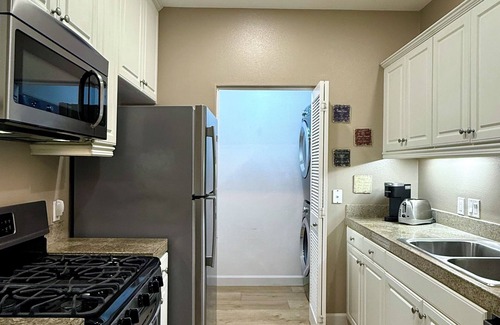 Airport Area Condo | A Luxurious Resort Style Condo in the Heart of Irvine