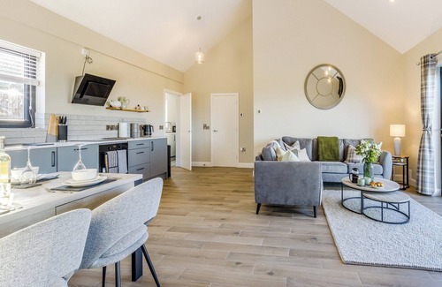 Newtown Cottage | A luxury lodge in the heart of Wales’ countryside, with a private hot tub and fantastic views.