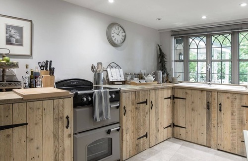 Windsor Cottage | A magical and romantic getaway near Windsor Castle and beside Windsor Great Park