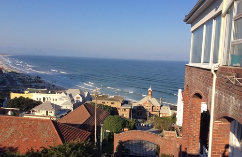 Redhill Apartment | A magnificent view of the Indian Ocean a stone's throw from the beach