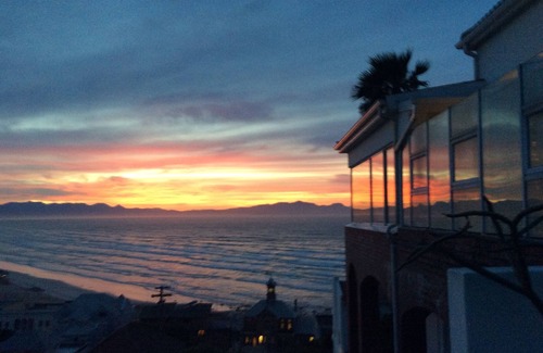 Redhill Apartment | A magnificent view of the Indian Ocean a stone's throw from the beach