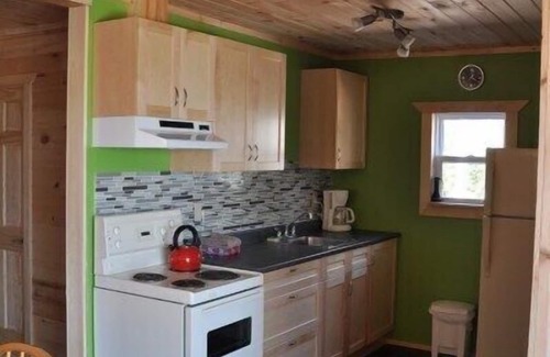 Birch Plain Cottage | A modern, cosy, ocean-front, beach (rock) acces Cottage