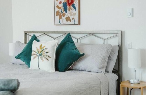 Central Okanagan Other | A Modern Organic Vineyard Escape - 3 Bedrooms