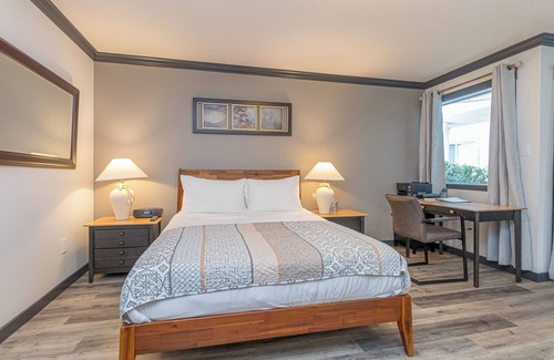 Regional District of Nanaimo Resort | A newly renovated studio w/a kitchenette and 2 beds @ the Pacific Shores Resort
