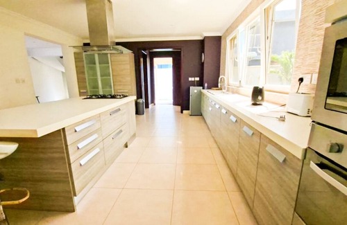 Kokrobite House | A peaceful family home with brilliant sea views, set within private grounds.