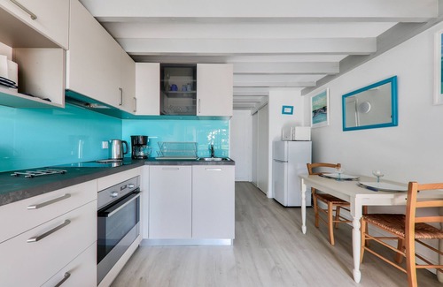 Carnac Apartment | A peaceful stay with sea views in Carnac for 3