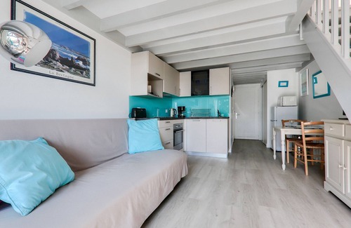 Carnac Apartment | A peaceful stay with sea views in Carnac for 3