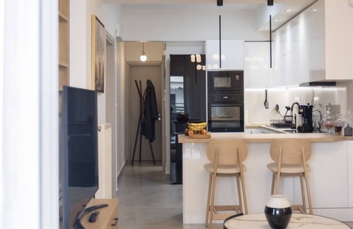 Thessaloniki Apartment | A penthouse apartment near the seaside (Nea Paralia)