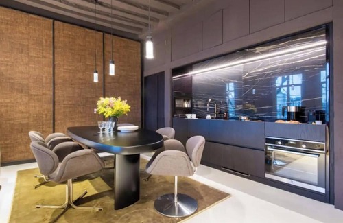 Les Iles Apartment | A PERFECT BLEND OF GLAMOUR & PRESTIGE - NESTLED IN THE HISTORIC ÎLE SAINT LOUIS