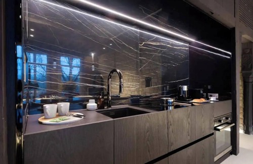 Les Iles Apartment | A PERFECT BLEND OF GLAMOUR & PRESTIGE - NESTLED IN THE HISTORIC ÎLE SAINT LOUIS
