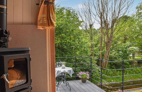 Bettws Cedewain Cottage | A perfectly formed shepherds hut, that puts the glam in glamping.