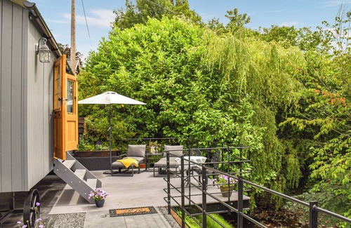 Bettws Cedewain Cottage | A perfectly formed shepherds hut, that puts the glam in glamping.