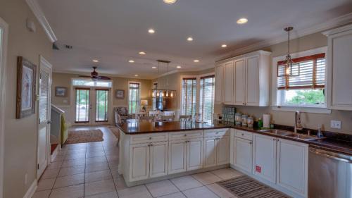 Santa Rosa Beach House | A Piece of Heaven by AvantStay Private Pool Sleeps 14 Pet-friendly