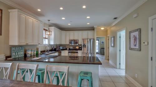 Santa Rosa Beach House | A Piece of Heaven by AvantStay Private Pool Sleeps 14 Pet-friendly