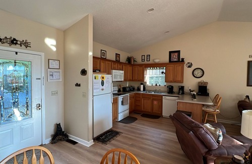 Gatlinburg - Pigeon Forge Cabin | A piece of Heaven on Earth with all the comforts of home!