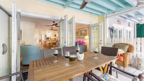 Bahama Village House | A Place In Paradise by AvantStay Key West Walkable w Shared Pool Week Long Stays Only